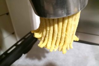 Passatelli in brodo: la ricetta e l'importanza del ...