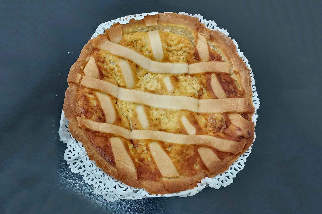 Pastiera napoletana. Crema fatti da parte: ricotta di pecora o vaccina