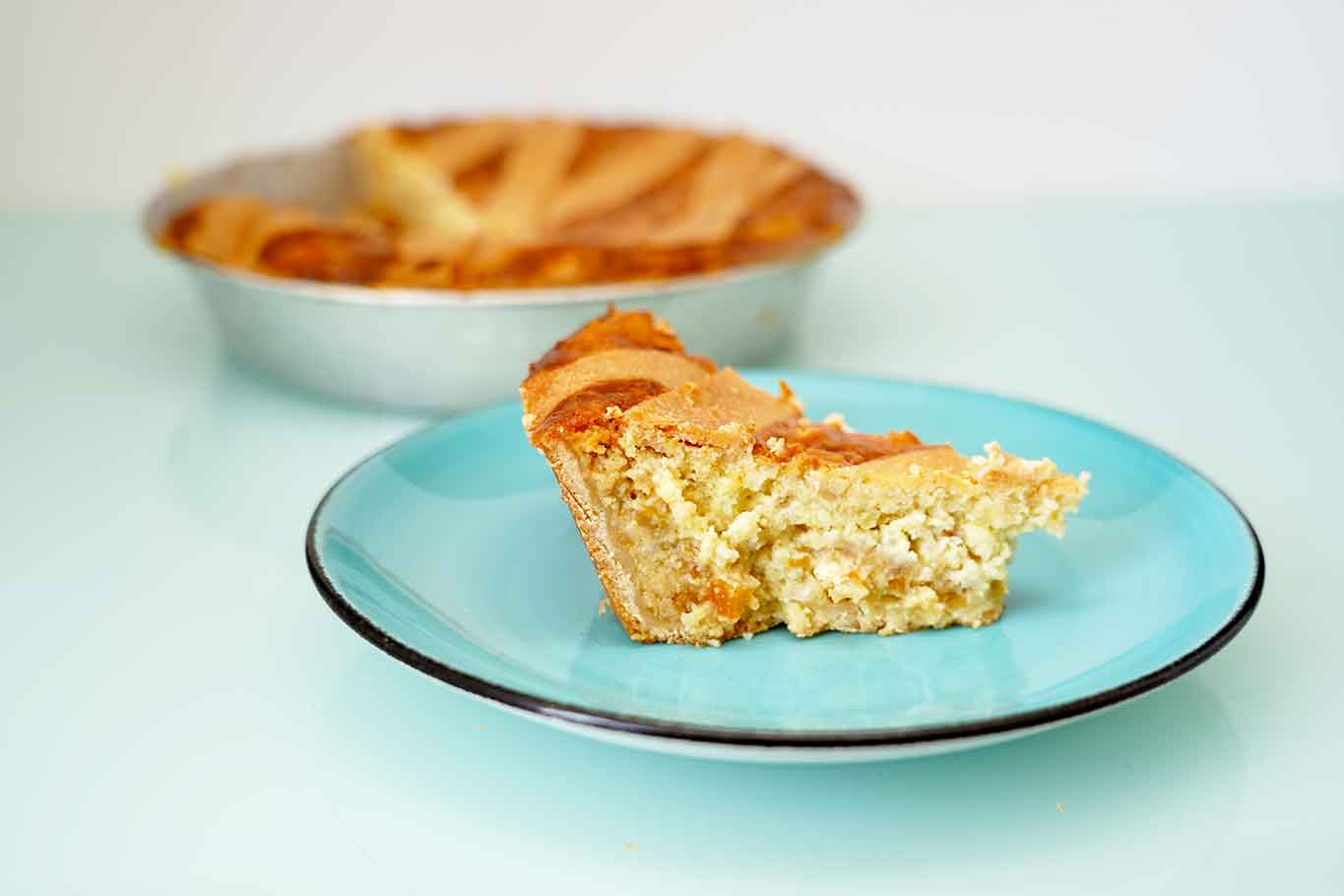 Pastiera con crema di ricotta, la ricetta di Celestina con la fuscella di Napoli