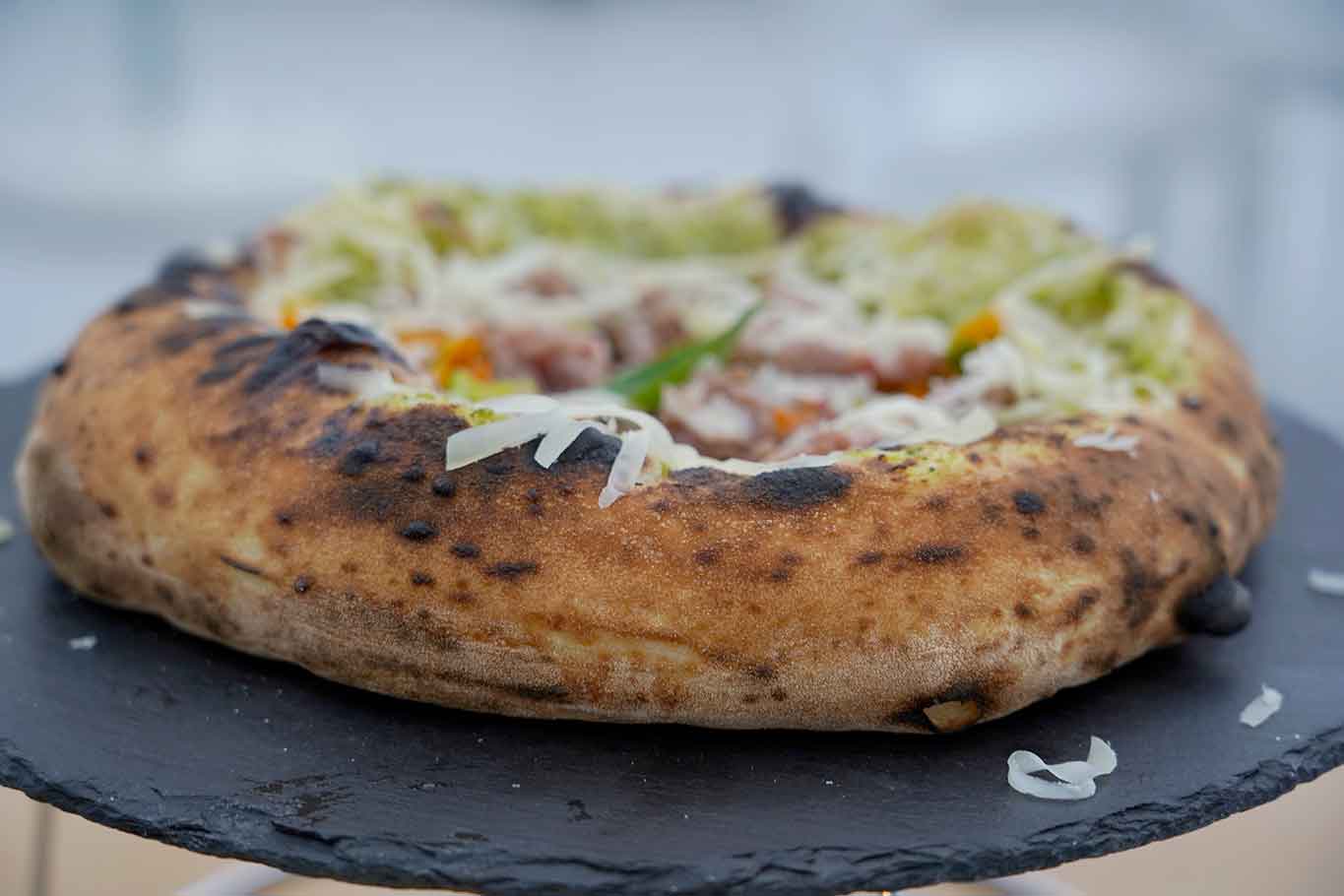 Giuseppe Pignalosa apre la pizzeria Le Parùle con 3 pizze Canotto Special