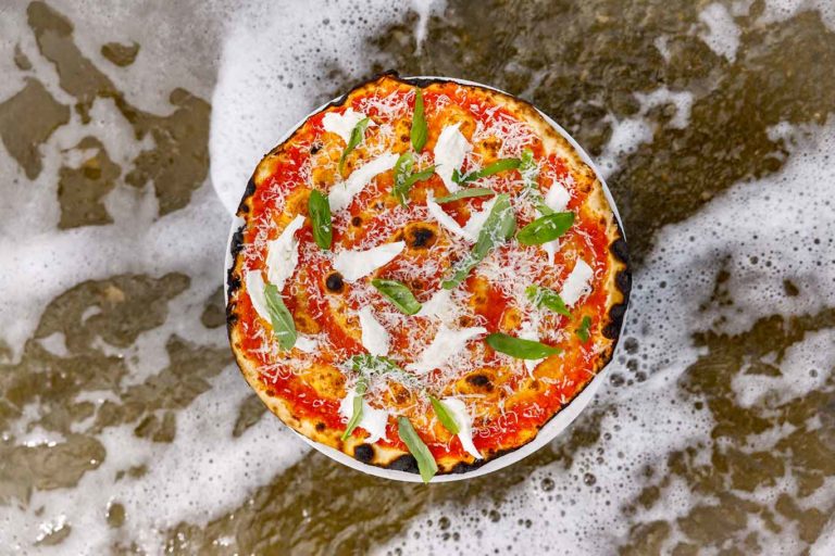 Il Capanno a Ostia con le pizze di Seu e i piatti di mare per l&#8217;estate a Roma