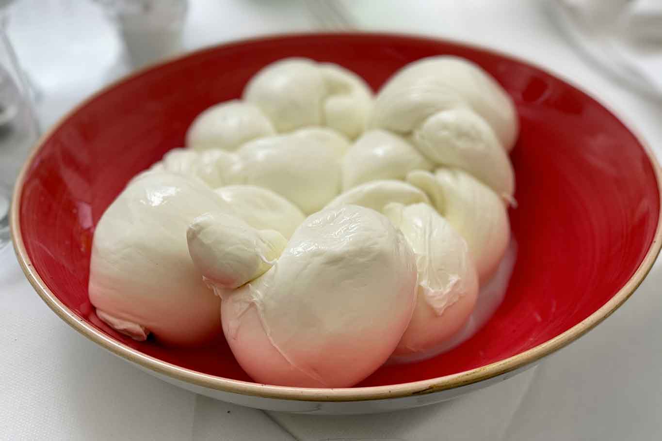 La mozzarella di bufala Unica a Salerno è da Campionato del Mondo