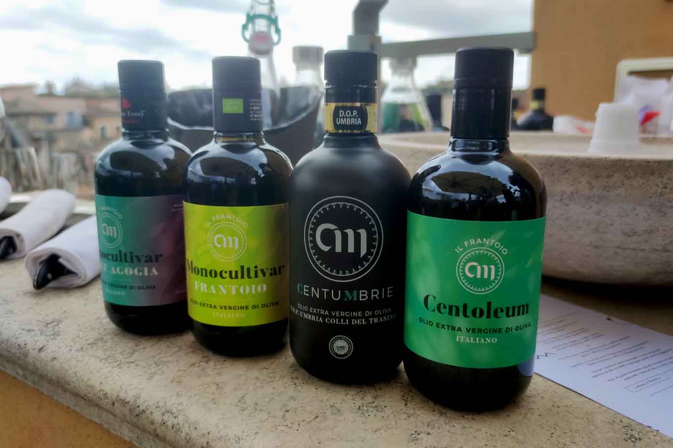 Olio extravergine di oliva Centumbrie: biologico, da cultivar rara e costoso