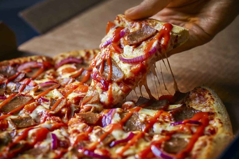 Pizza kebab fatta in casa con una buona ricetta. No, non sono impazzita