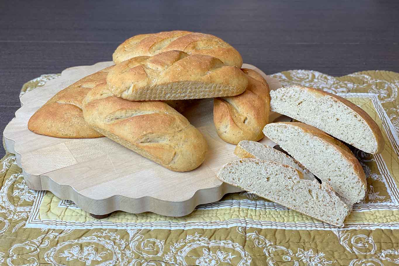 Pane con farina di ceci, la ricetta per non farsi mai mancare i legumi a casa