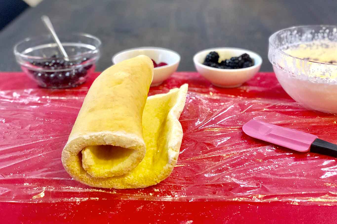 Pasta biscotto: ricetta facile per un rotolo dolce e farcito che non si spezza