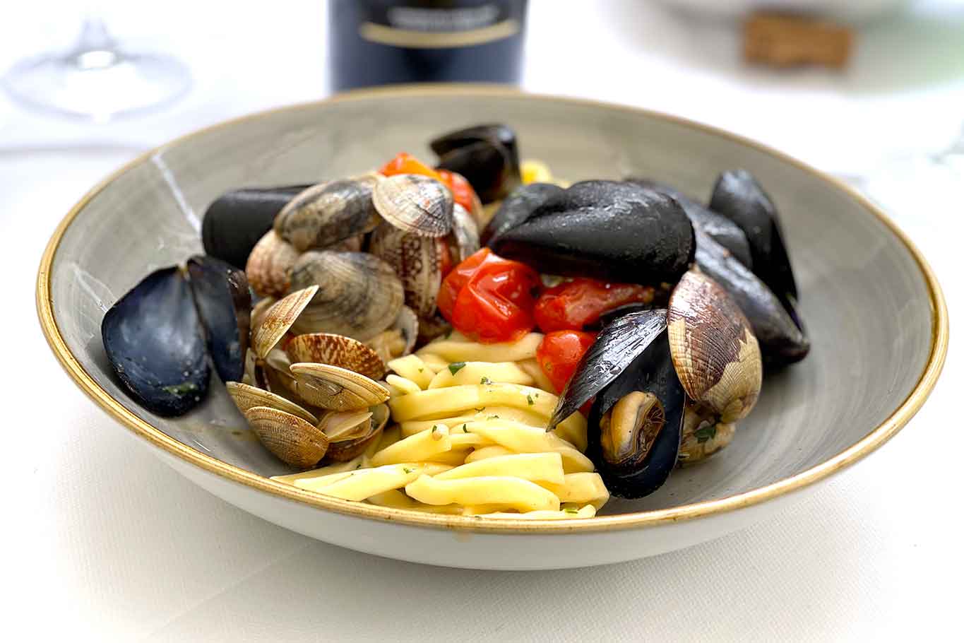 Scialatielli ai frutti di mare: la ricetta di Osteria di Pescheria rispolvera il cult