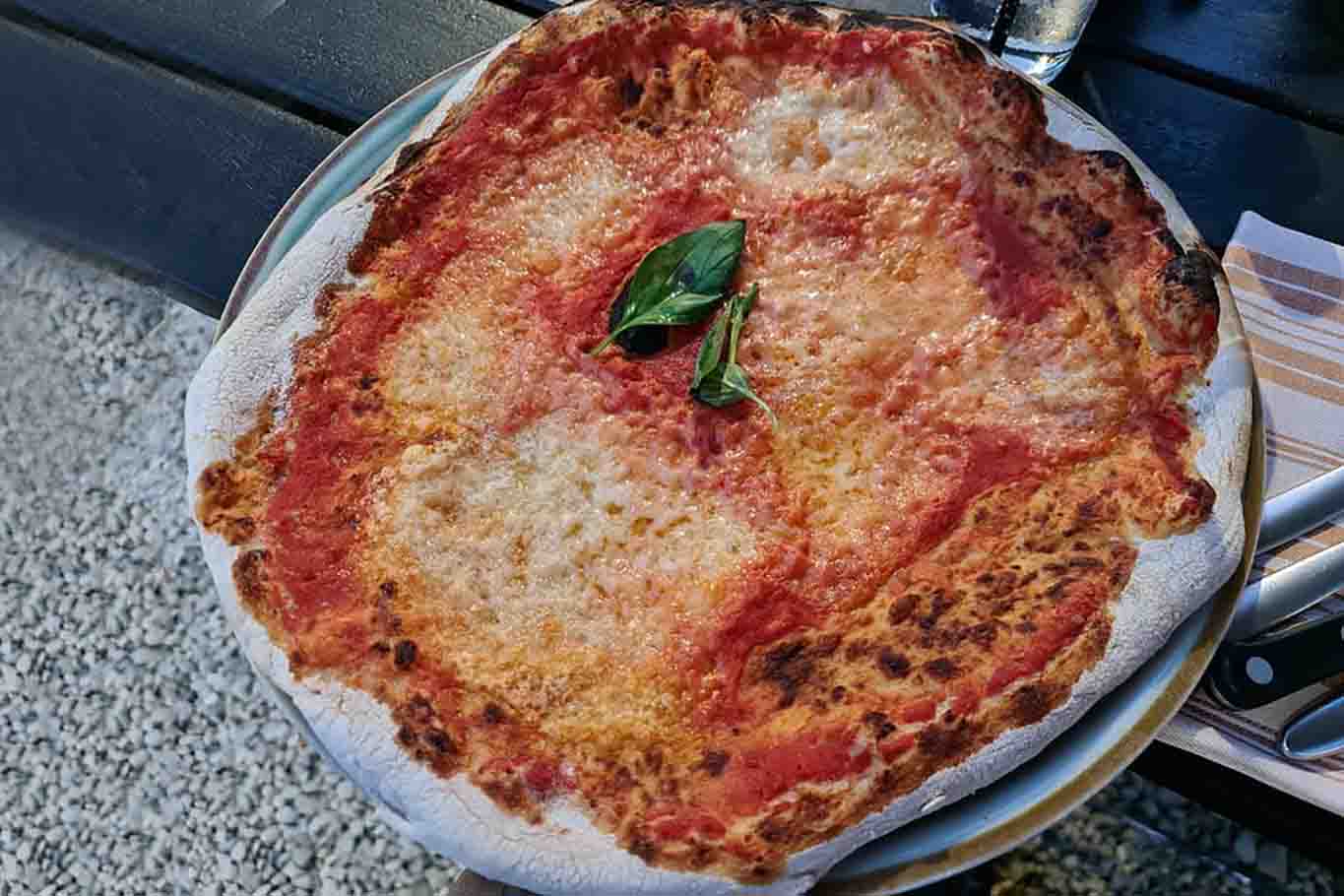 La pizza di Sting al Palagio in Toscana è semplicemente immangiabile