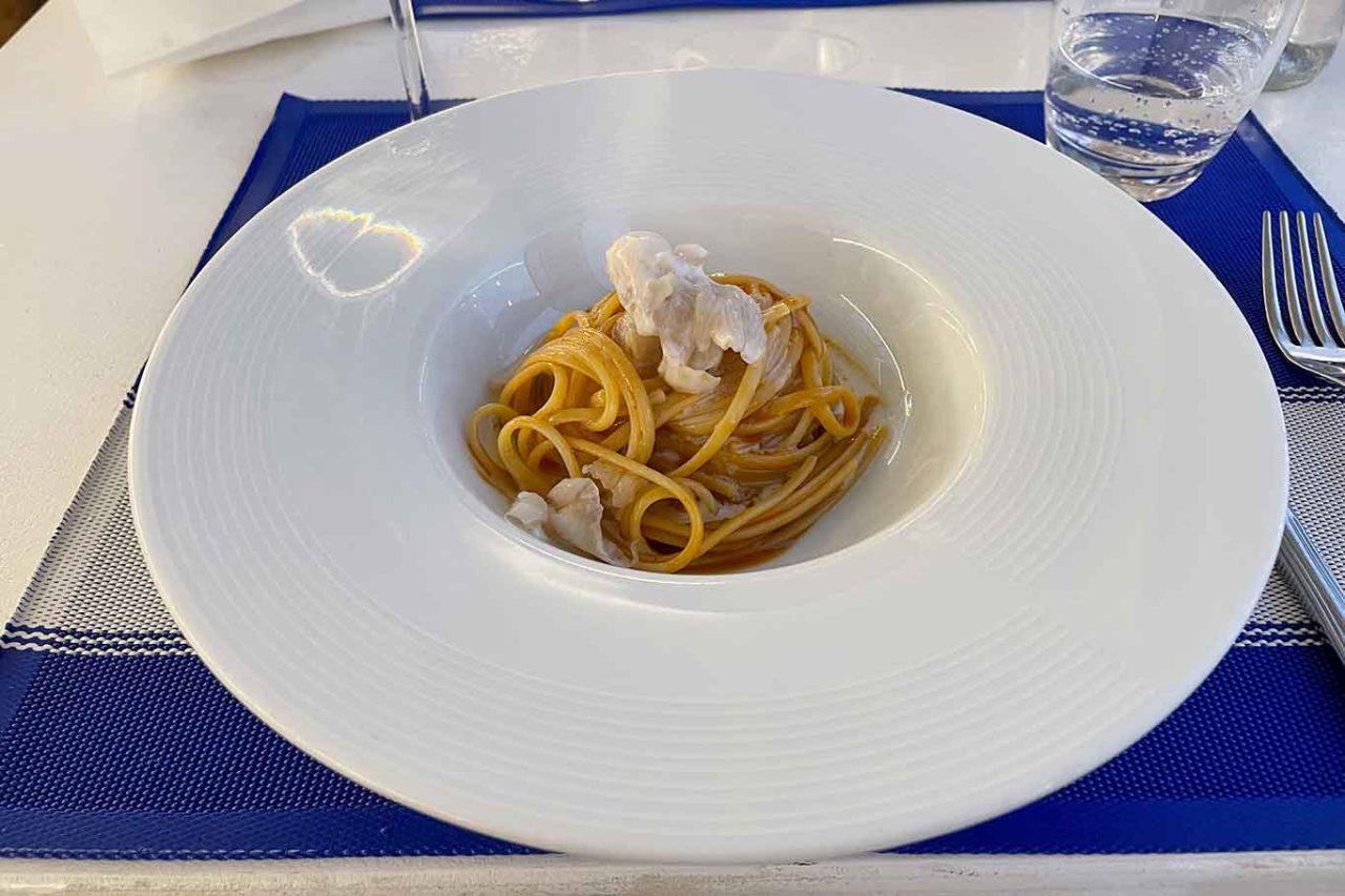 ristorante la Scialuppa da Salvatore a Fregene linguine con caciucco di tracina