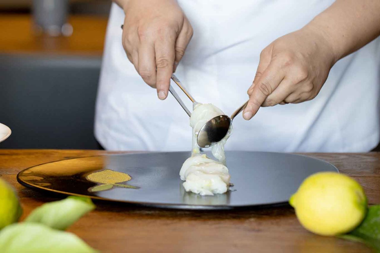 tagliatelle di seppia al limone impiattamento