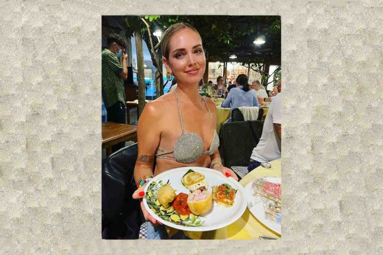 Chiara Ferragni in reggiseno da 692 € al ristorante Paolino a Capri