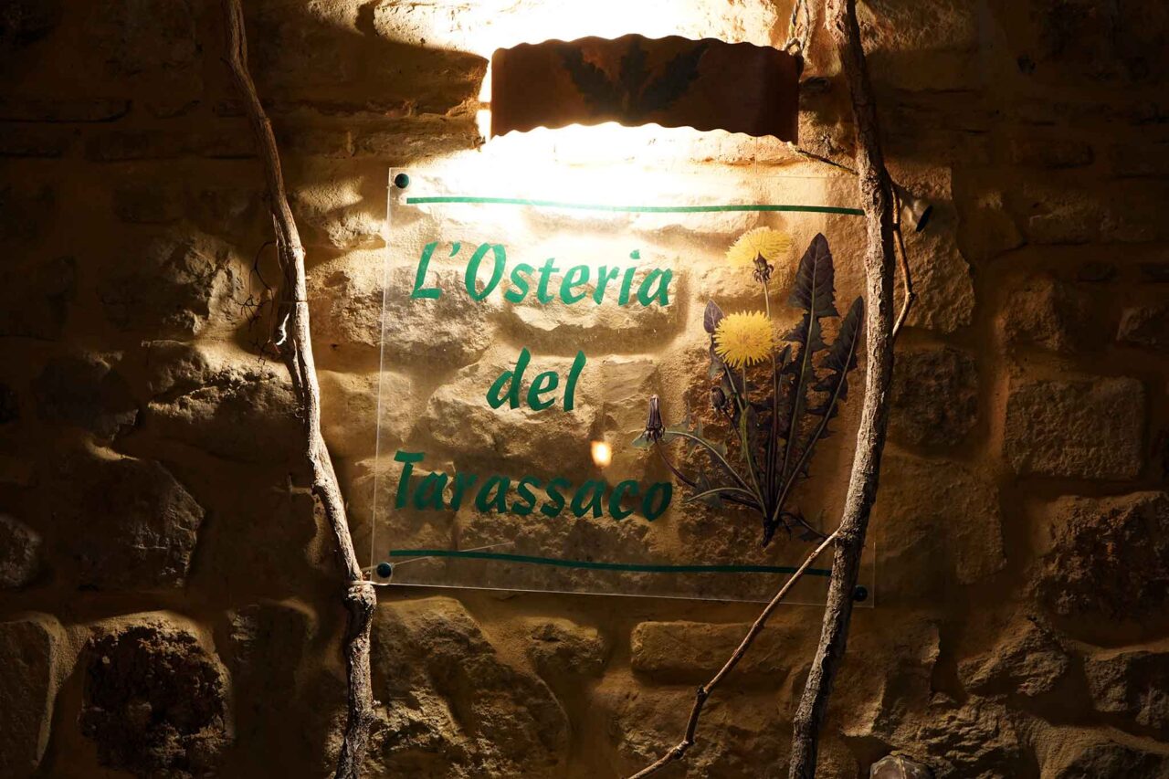 Osteria del Tarassaco Rivisondoli insegna