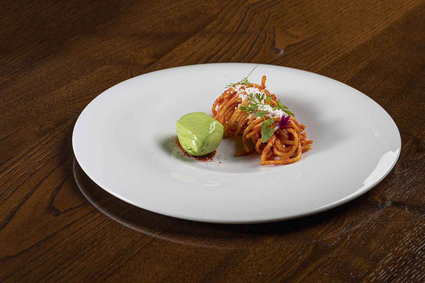 Spaghetti al pomodoro: la ricetta di Valerio Braschi li trasforma in dolce