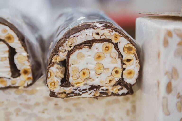 Cremona. Guida alla festa del torrone, della mostarda e del risotto