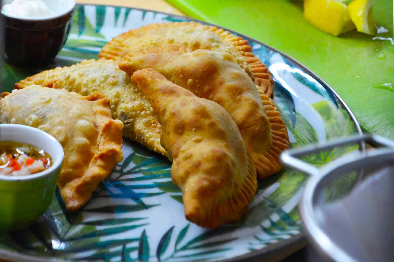 Empanadas argentine: ricetta originale in 5 mosse infallibili per farle a casa