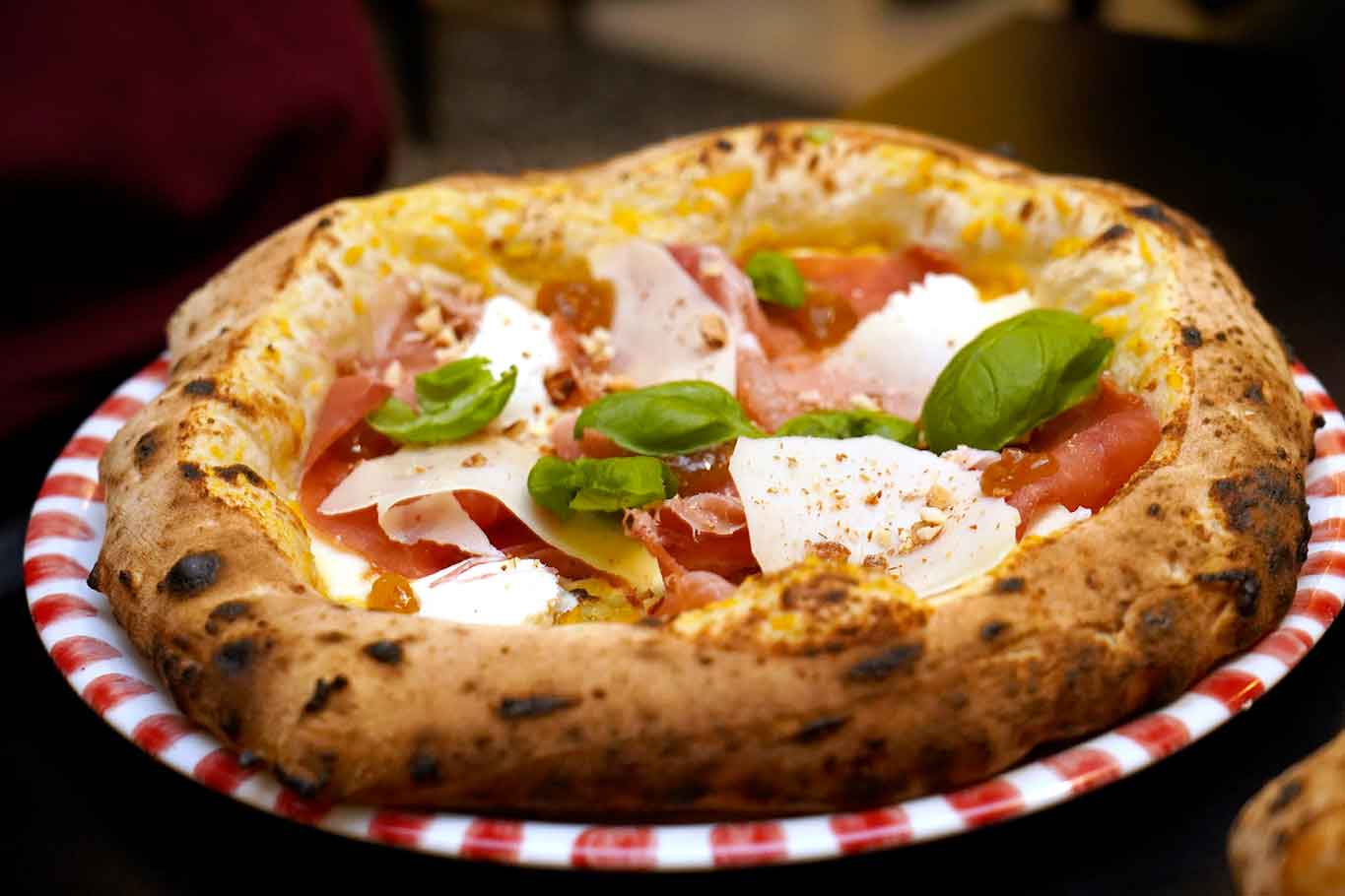 La migliore pizza a Parigi è del pizzaiolo napoletano Campione del Mondo