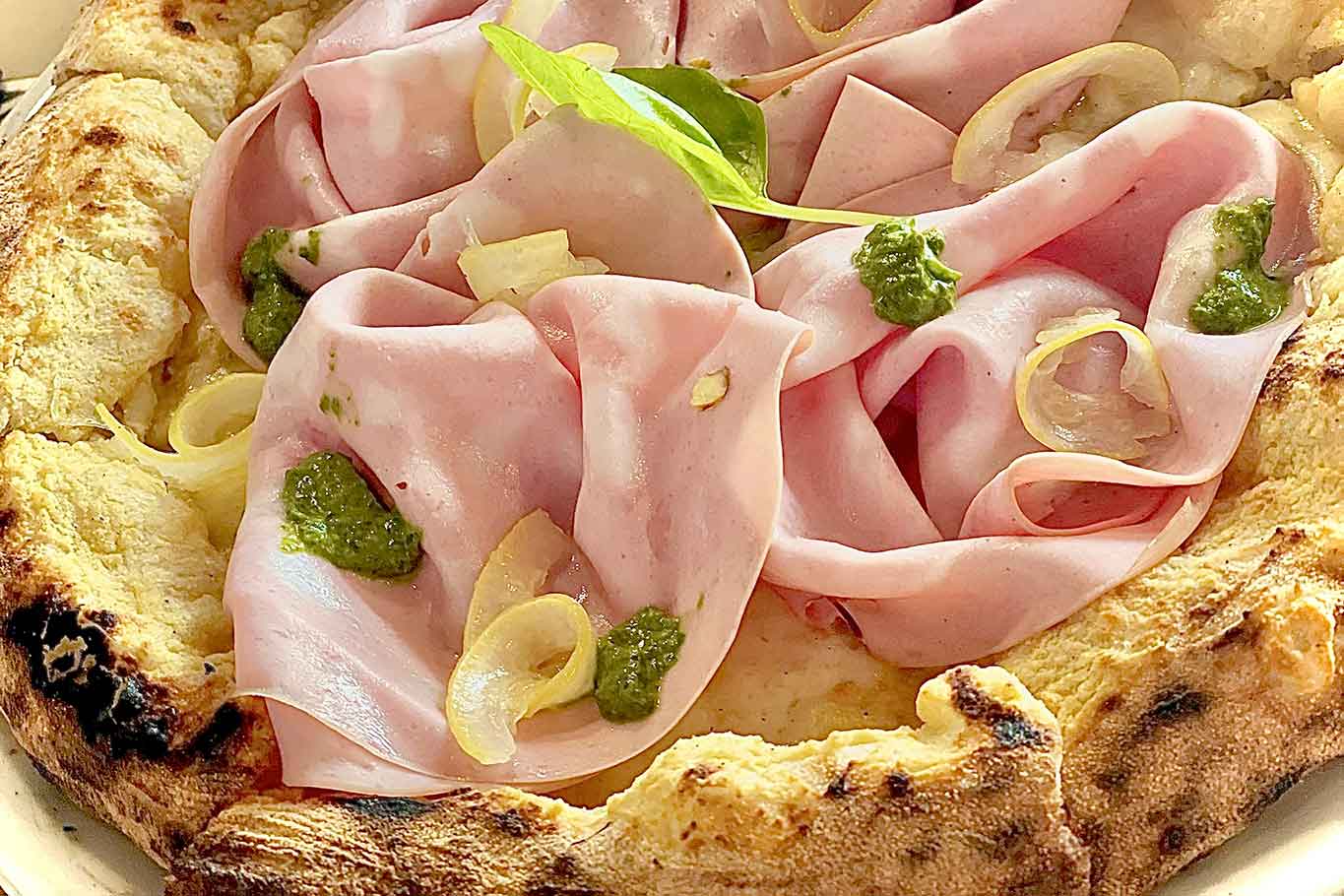 La pizzeria Da Zero apre la nuova sede a Bologna con pizza e mortadella