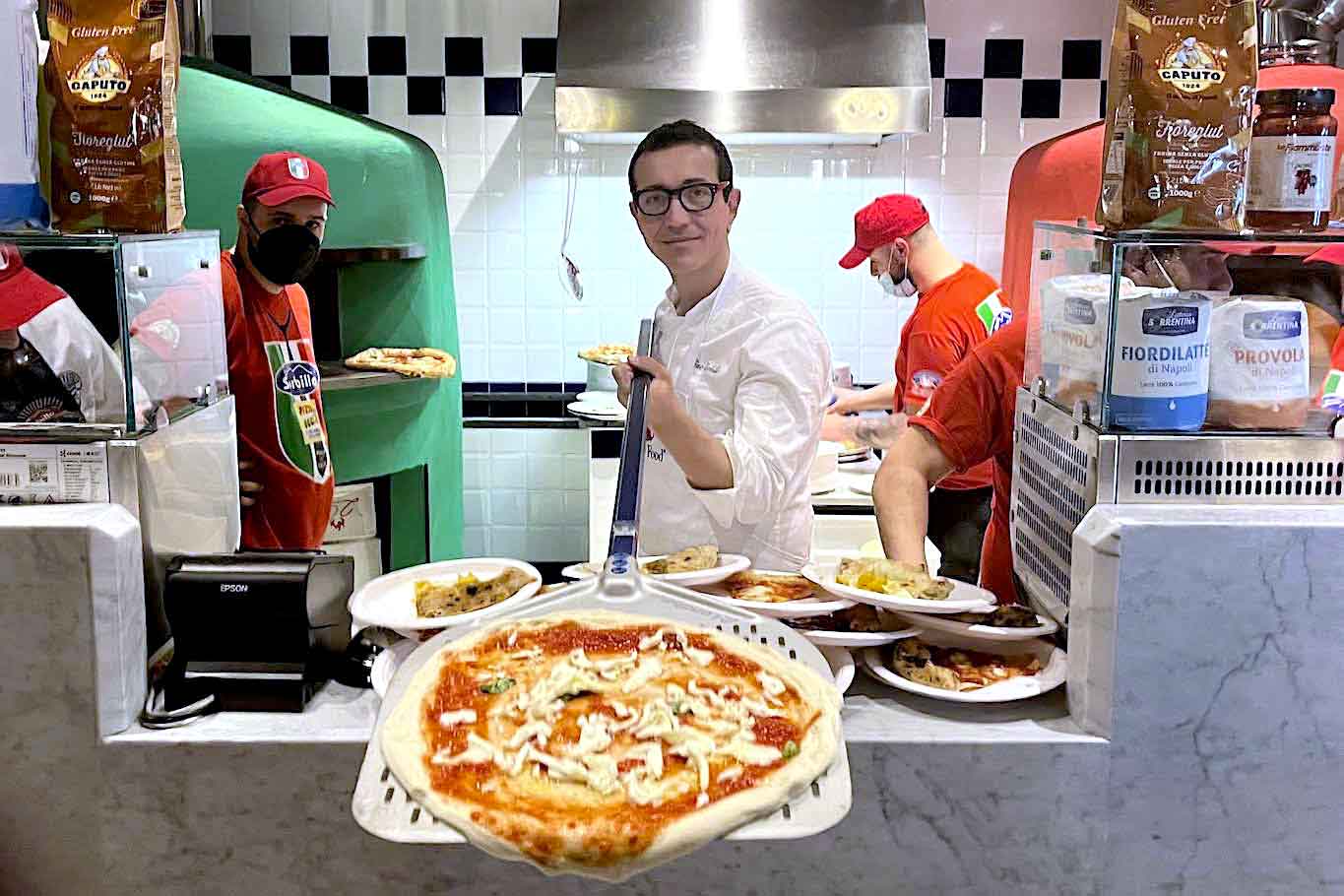 Pizzeria Gino Sorbillo a Torino: com&#8217;è e quanto costano le grandi pizze