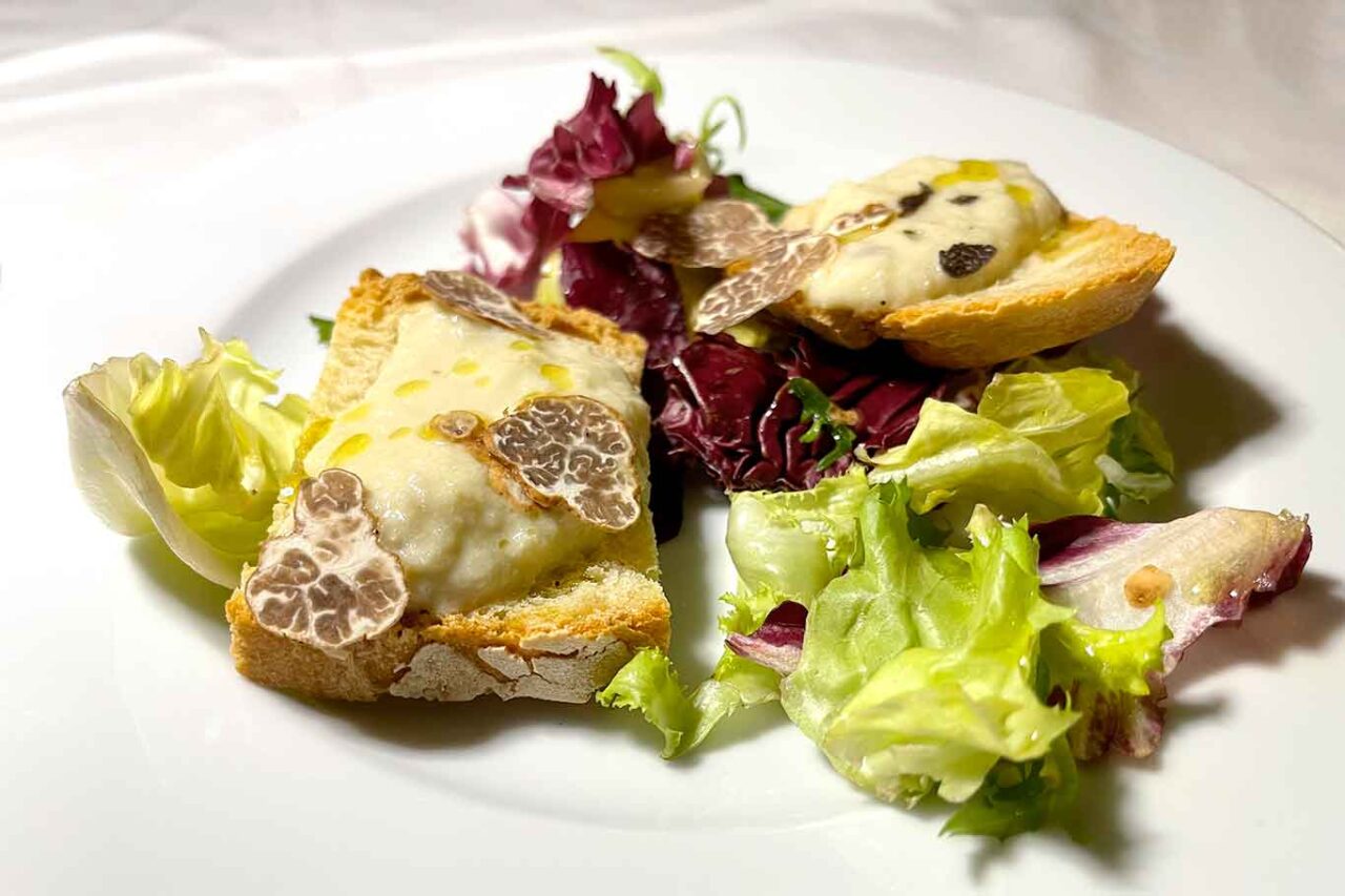 crostini con baccalà e tartufo marzuolo alla Trattoria da Burde a Firenze