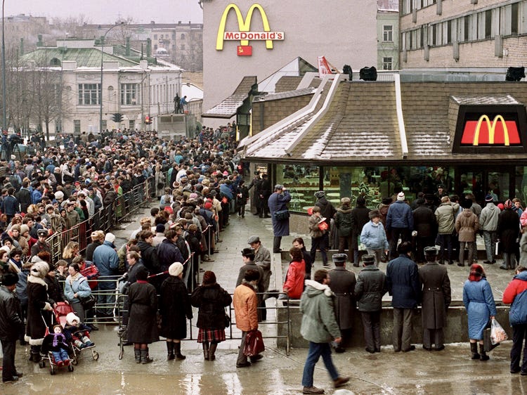 McDonald’s vende 850 fast food e lascia la Russia per sempre