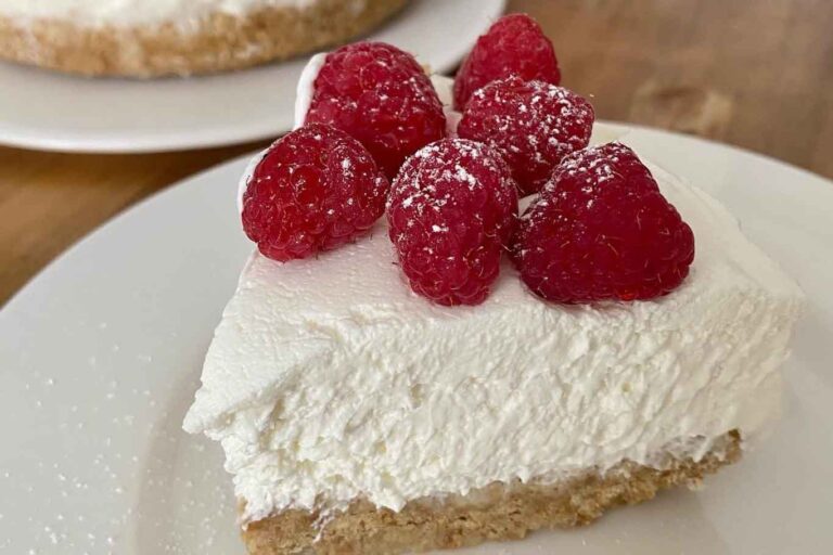 Torta allo yogurt greco: la ricetta del dolce senza cottura perfetto in estate