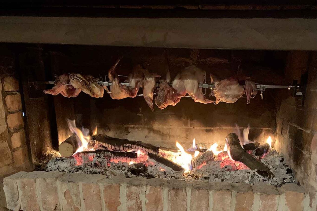 andare in bicicletta e mangiare in Piemonte: coniglio allo spiedo