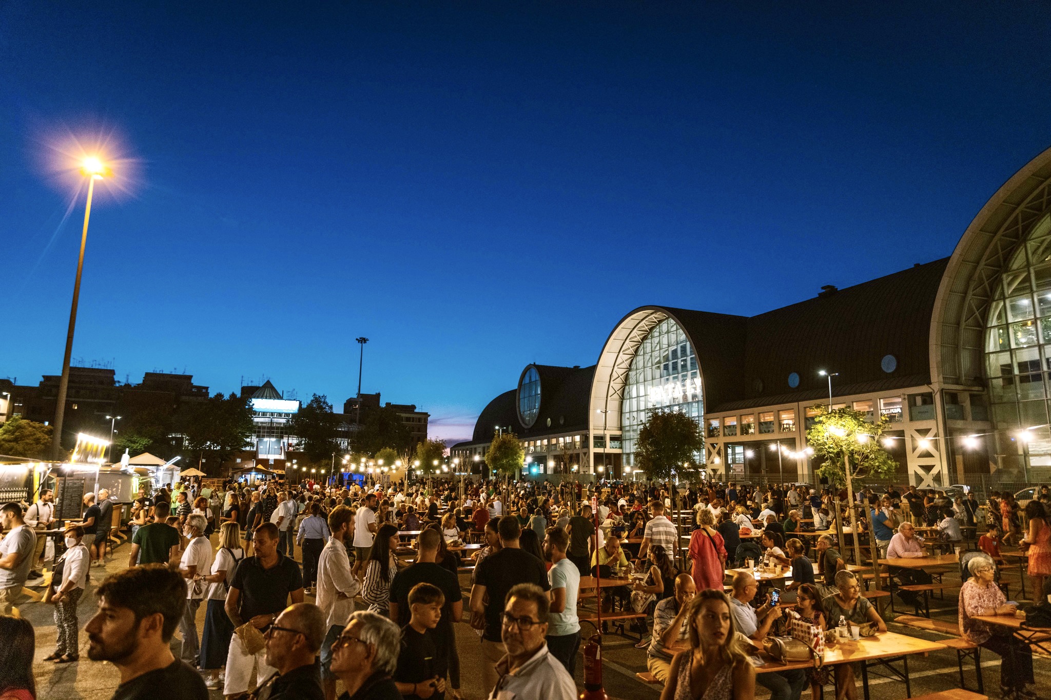 Eataly di Farinetti è un flop? Come cambierà quella di Bonomi