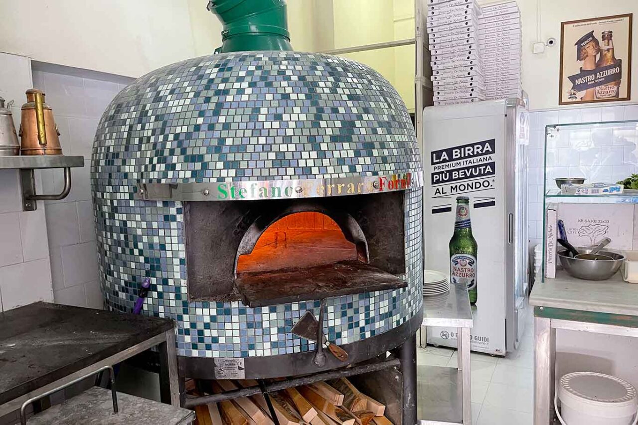 la pizza da asporto e il successo della pizzeria Da Michele