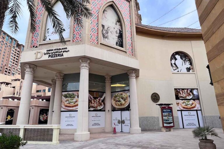 Pizzerie a Doha: sfida mondiale della pizza tra Briatore e Vitagliano