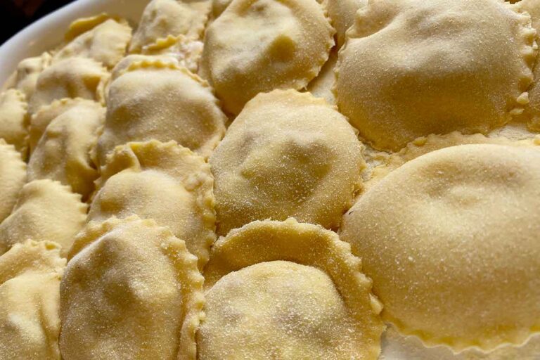 Cotechino, la ricetta di recupero con i ravioli ripieni di patate e provola