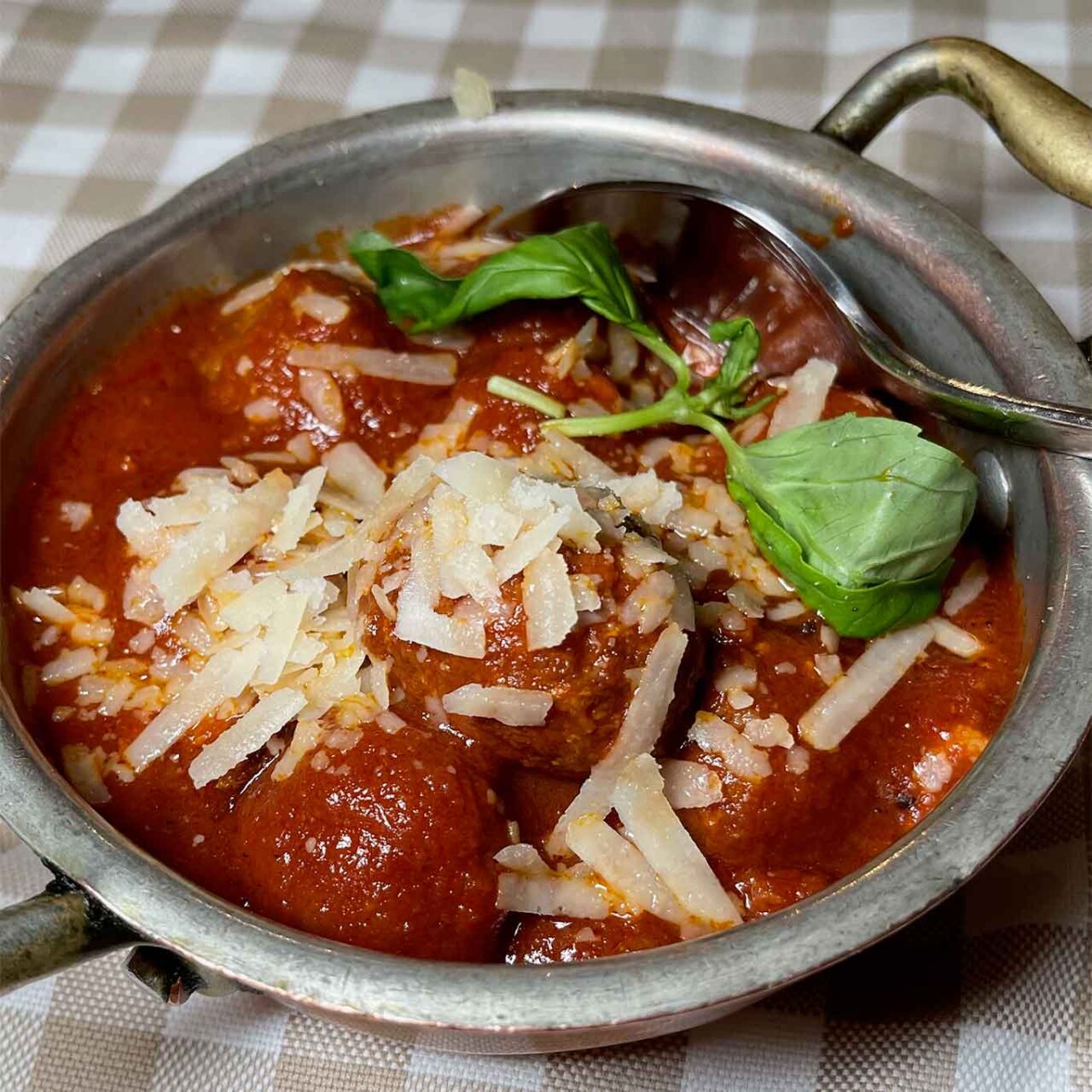 polpette al ragù alla Trattoria Tufò a Napoli 