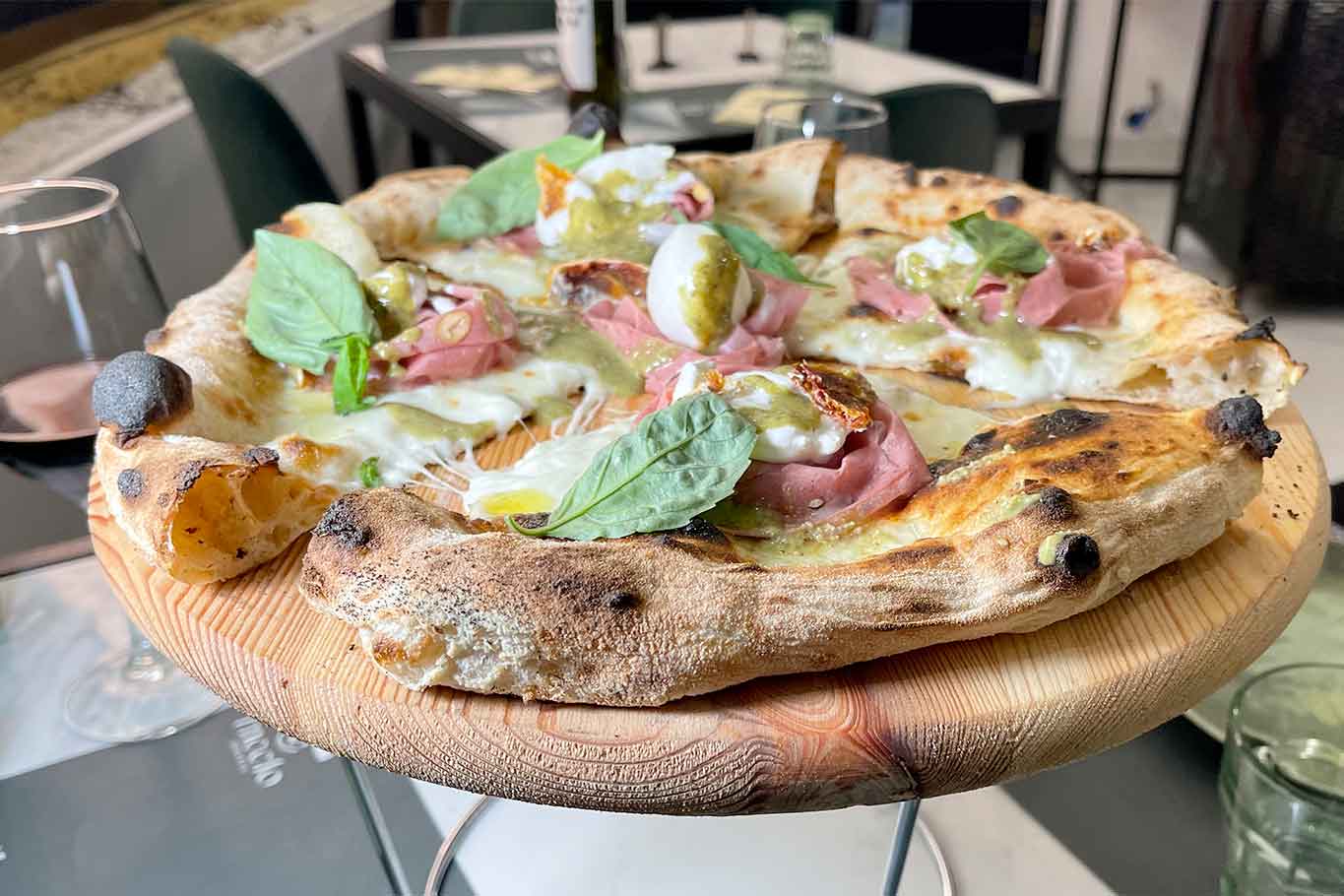 Pizzeria Meeto: che ci fa la pizza contemporanea a Caivano