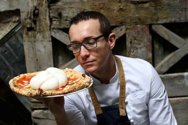 Omaggio alla Margherita, la nuova pizzeria di Gino Sorbillo a Napoli