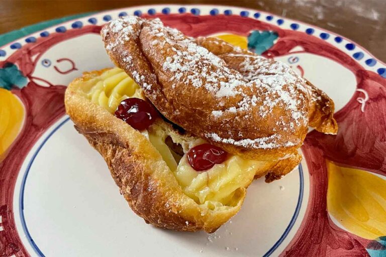 Le zeppole super crema di San Giuseppe da Pantaleone a Salerno