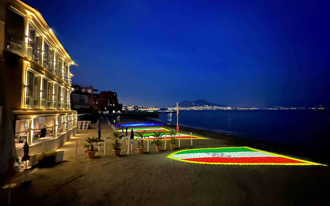 Menu Napoli e scudetti sulla spiaggia: la festa di Palazzo Petrucci