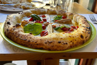 Pizzeria Il Piennolo a Cetara, la pizza canotto in costiera amalfitana