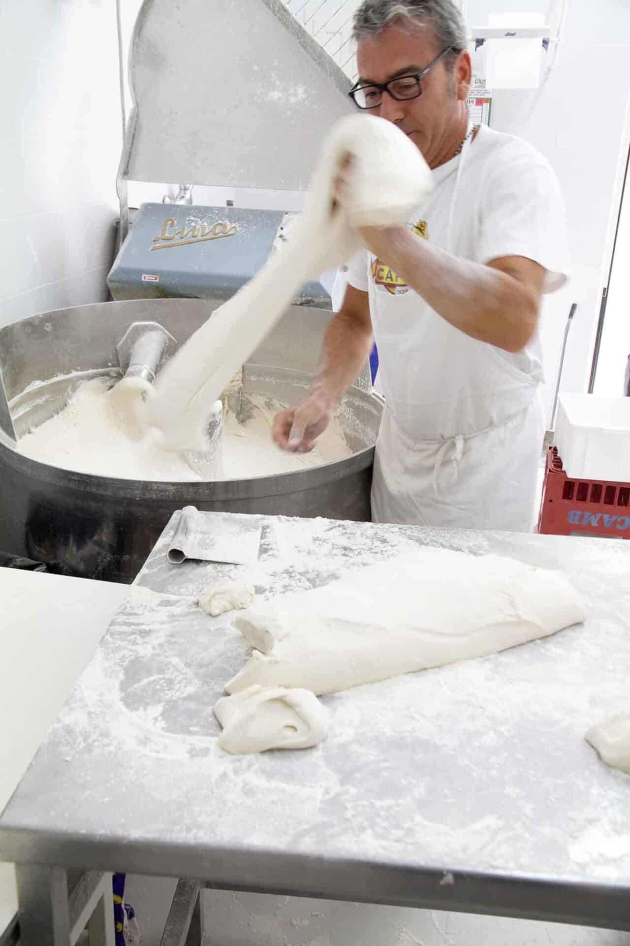 Emanuele Liguori primo pizzaiolo della pizzeria Da Michele a Napoli