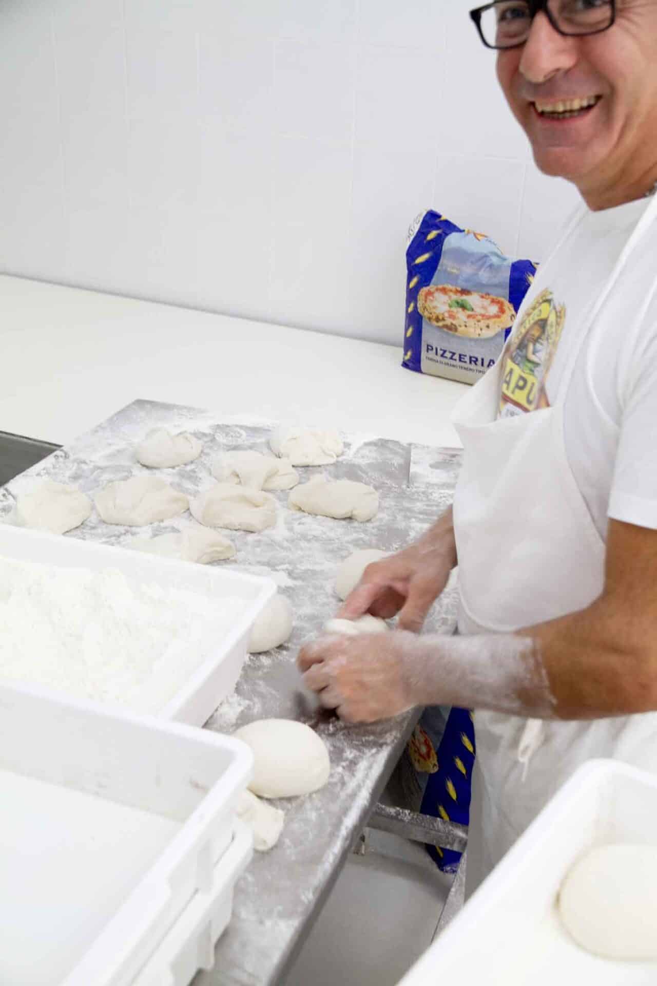 Emanuele Liguori primo pizzaiolo della pizzeria Da Michele a Napoli