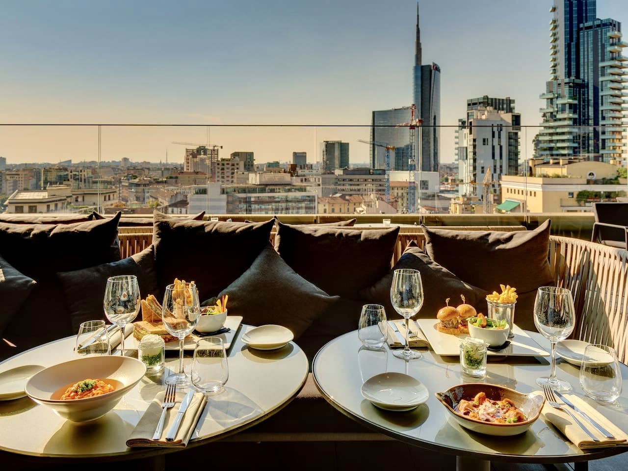 18 terrazze panoramiche di Milano per aperitivi o cene all’aperto