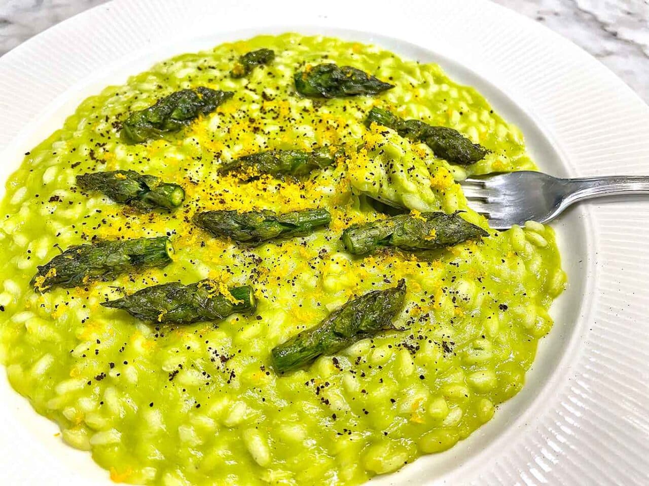 Risotto Agli Asparagi con Riso Carnaroli Vercellese Pronto In Busta Gr –  Selezione Racioppi