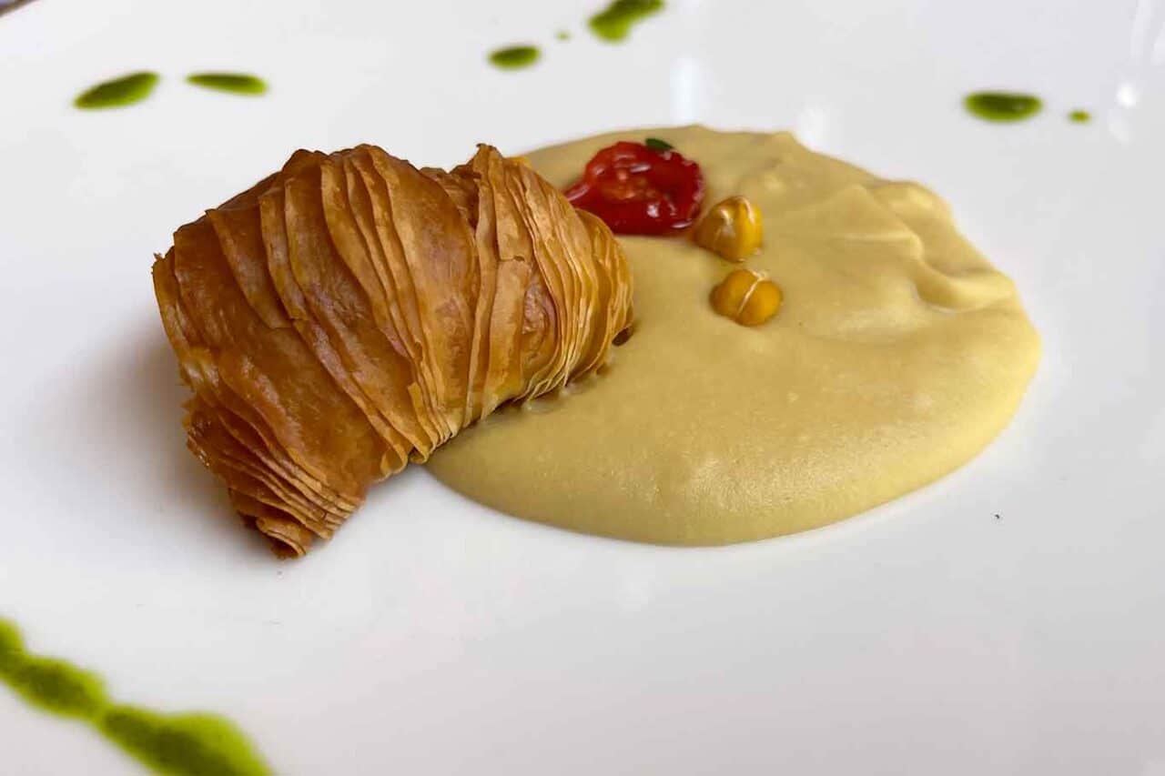 la sfogliatella di mare del ristorante Acquapazza a Cetara