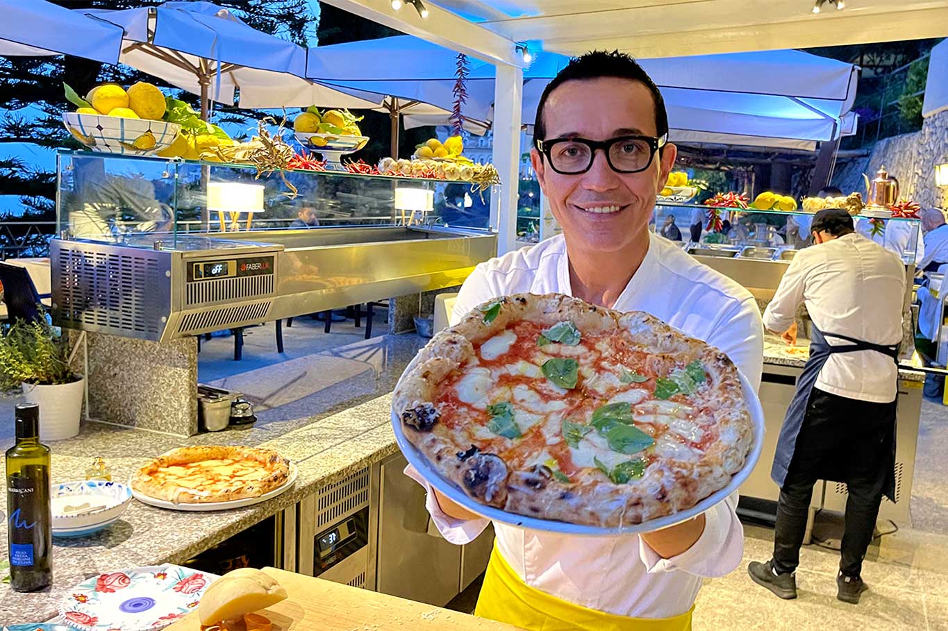 Pizza Pompei estiva alla nuova pizzeria di Gino Sorbillo ad Amalfi