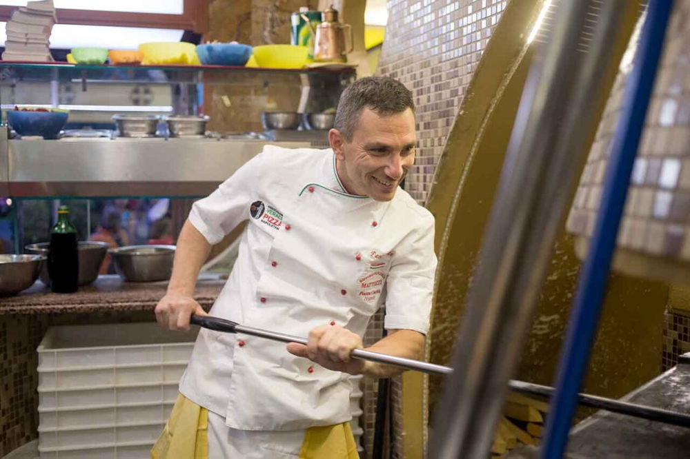 pizzerie centenarie più antiche di Napoli: Mattozzi