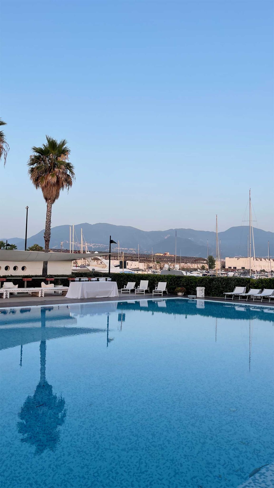 yacht club marina di stabia piscina