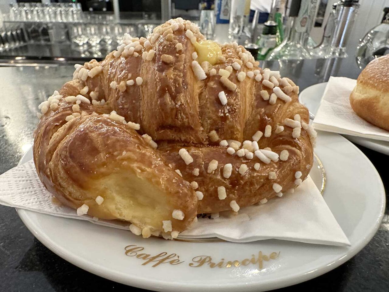 croissant al Caffè Principe a Forte dei Marmi 