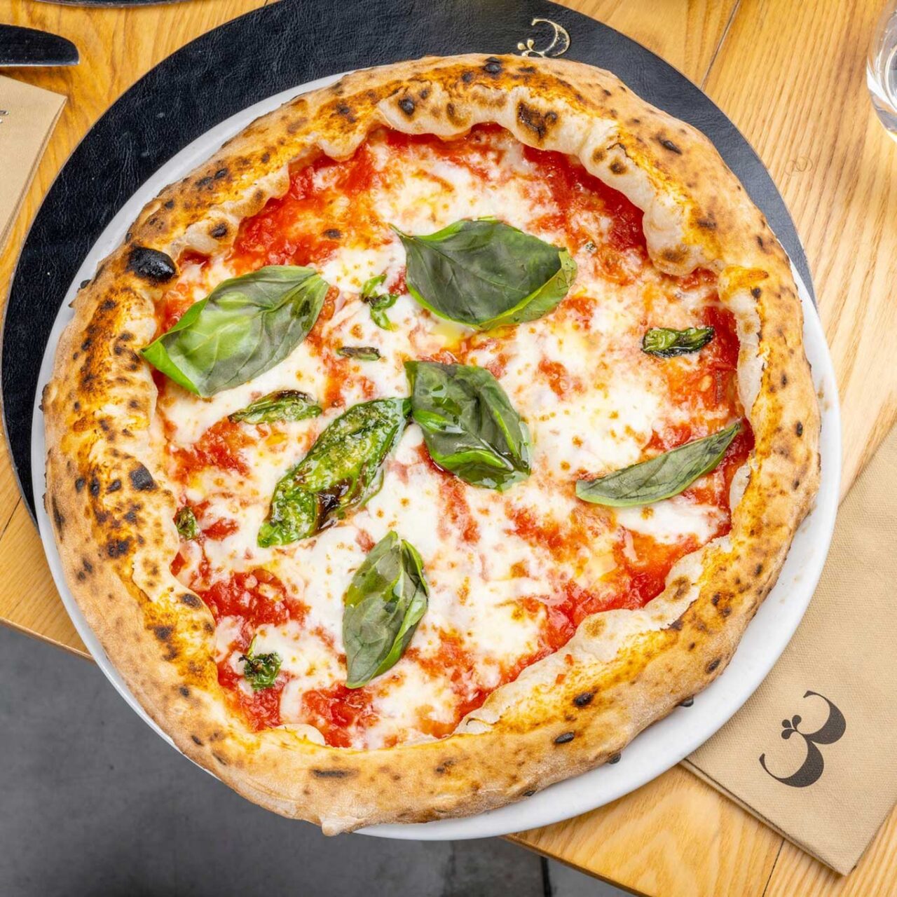 I Borboni pizzeria a Pontecagnano pizza margherita