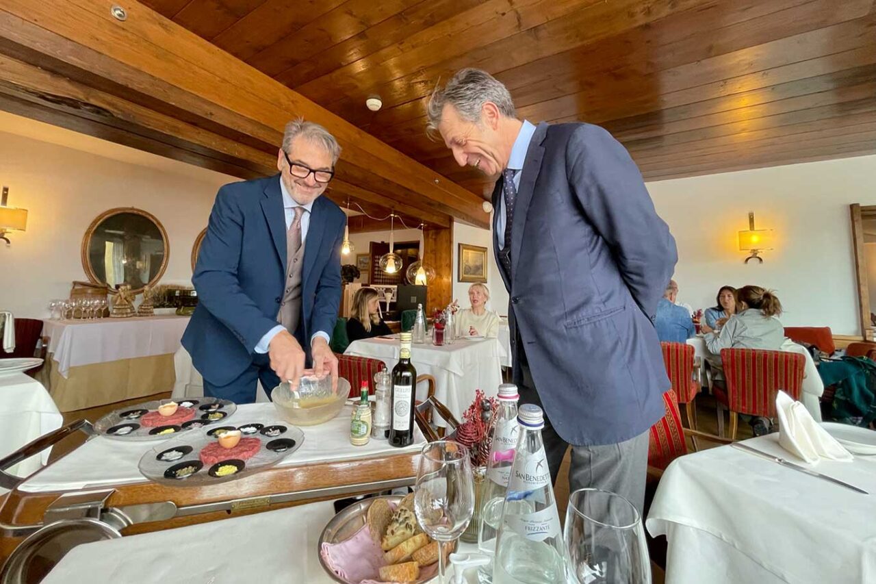 servizio al gueridon al ristorante Il Posticino Hotel de la Poste a Cortina