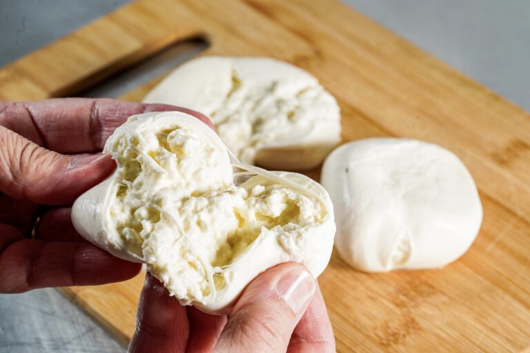 Burrata batte mozzarella: ricette e storia del formaggio di Andria