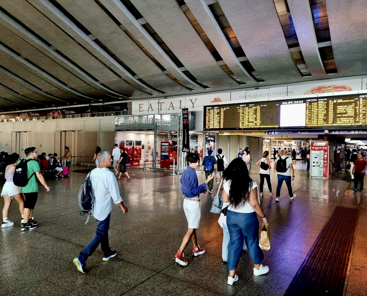 Eataly a Stazione Termini cartellone pubblicitario