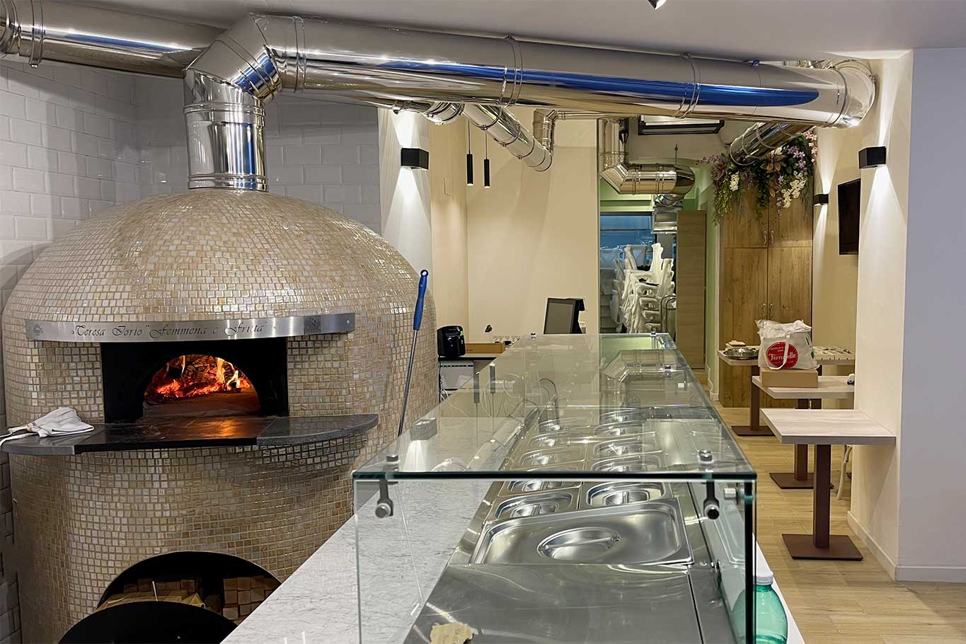 Teresa Iorio apre la sua nuova pizzeria in via Foria a Napoli